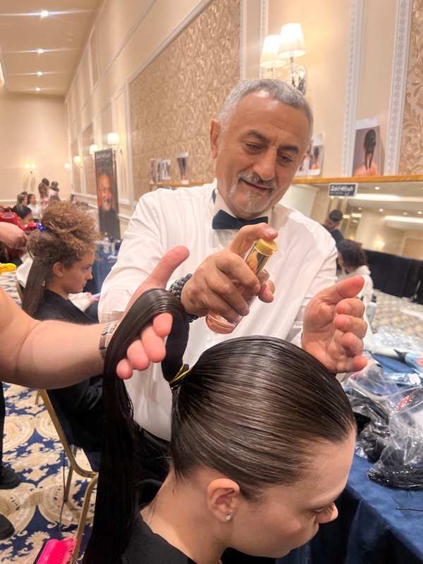 Sabit Akkaya :  Türk Saç Tasar�mc�l���n�n Ba�ar�s�n� Sofya�da Kan�tlad�